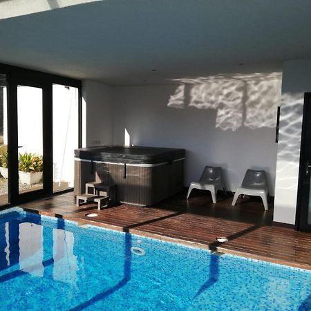 Casa Ceca De La Playa Y Barcelona, Con Piscina Climatizada Y Jacuzzi Villa Вайроманас Екстериор снимка