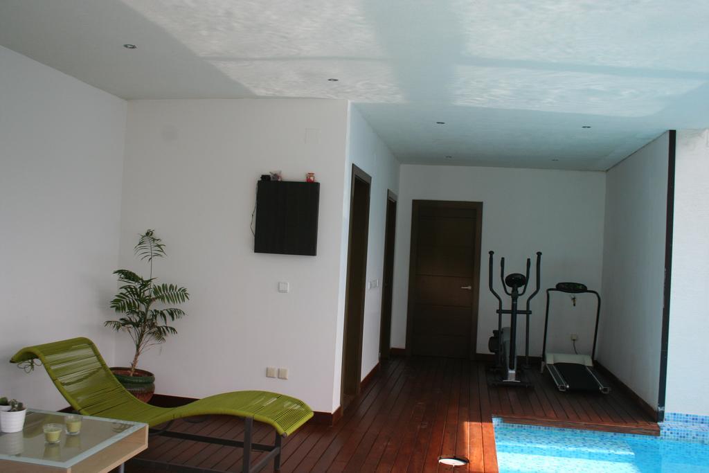 Casa Ceca De La Playa Y Barcelona, Con Piscina Climatizada Y Jacuzzi Villa Вайроманас Стая снимка